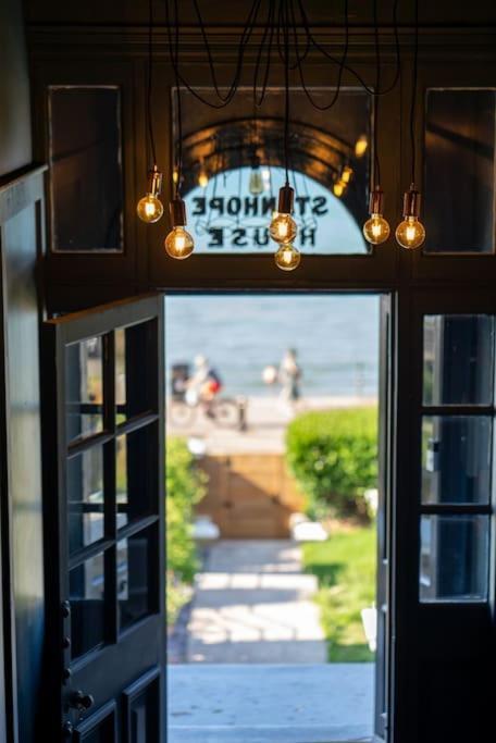 Beachfront Luxury Home With Spectacular Sea Views Херн-Бей Экстерьер фото