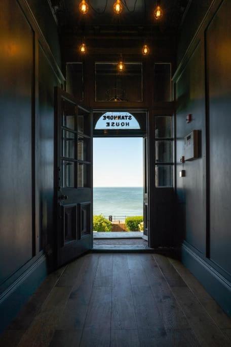 Beachfront Luxury Home With Spectacular Sea Views Херн-Бей Экстерьер фото
