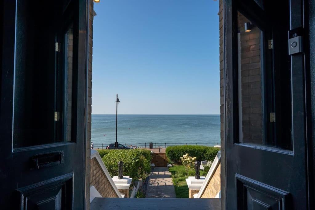 Beachfront Luxury Home With Spectacular Sea Views Херн-Бей Экстерьер фото